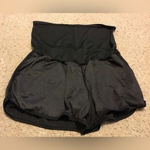 MAACIE MATERNITY SHORTS SZ 2XL EUC BLACK GREY